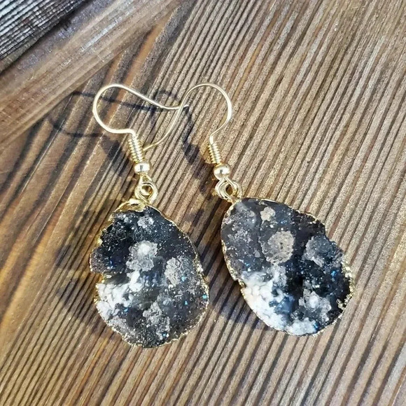 Druzy Agate Teardrop Earrings Gold Plated Gray Black - Picture 1 of 4